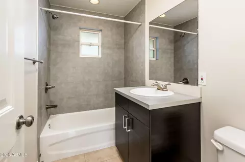 Bath - 1225 E Campbell Ave, Phoenix, AZ 85014 photo 1 of 1