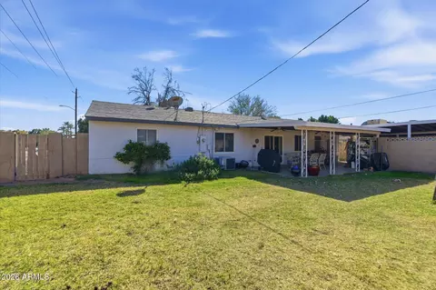 Exterior - 940 E Berridge Ln, Phoenix, AZ 85014 photo 2 of 5