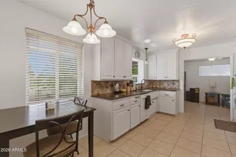 Kitchen - 940 E Berridge Ln, Phoenix, AZ 85014 photo 1 of 4