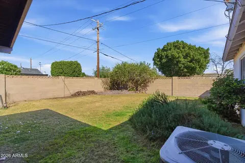 Exterior - 940 E Berridge Ln, Phoenix, AZ 85014 photo 4 of 5