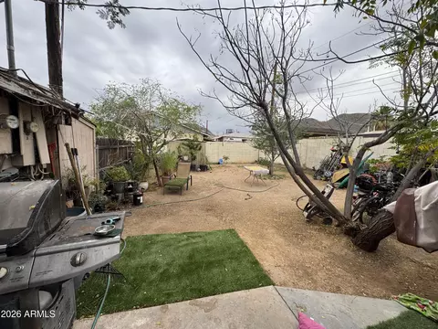 Exterior - 740 W Cinnabar Ave, Phoenix, AZ 85021 photo 10 of 13