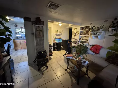 Living - 740 W Cinnabar Ave, Phoenix, AZ 85021 photo 1 of 1