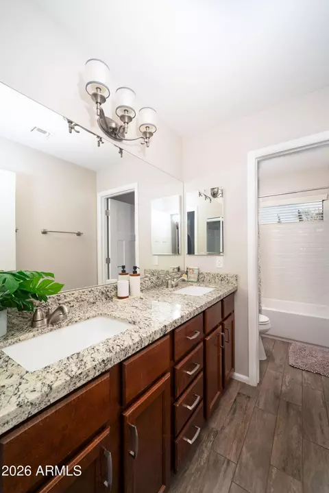 Bath - 1910 E Missouri Ave, Phoenix, AZ 85016 photo 2 of 5