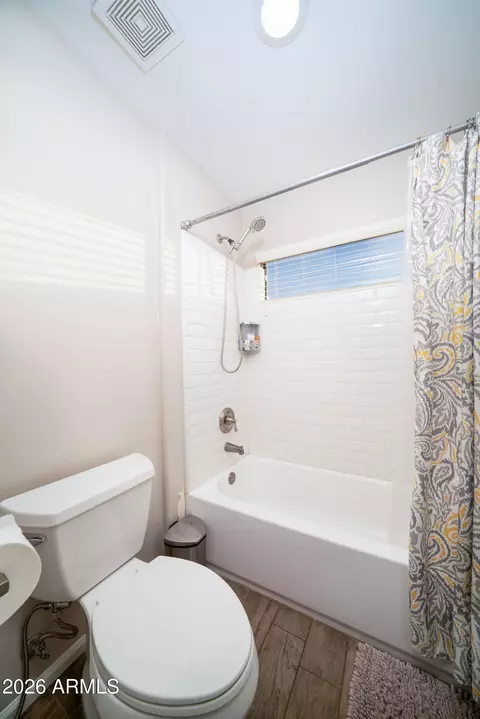 Bath - 1910 E Missouri Ave, Phoenix, AZ 85016 photo 3 of 5