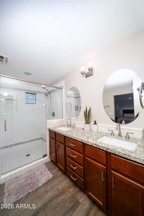 Bath - 1910 E Missouri Ave, Phoenix, AZ 85016 photo 4 of 5