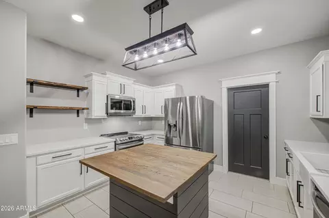 Kitchen - 5634 E Florian Ave, Mesa, AZ 85206 photo 3 of 5