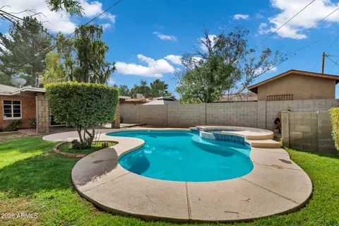 Exterior - 2842 E Cheery Lynn Rd, Phoenix, AZ 85016 photo 6 of 8
