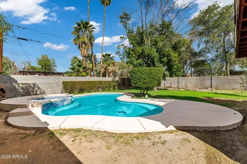 Exterior - 2842 E Cheery Lynn Rd, Phoenix, AZ 85016 photo 5 of 8