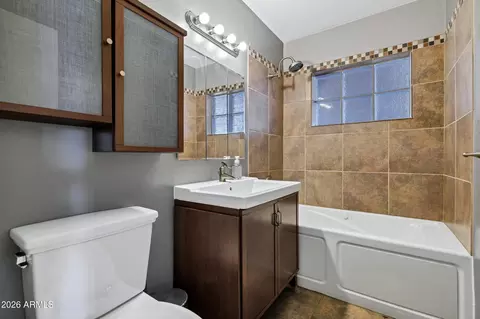 Bath - 2842 E Cheery Lynn Rd, Phoenix, AZ 85016 photo 1 of 2