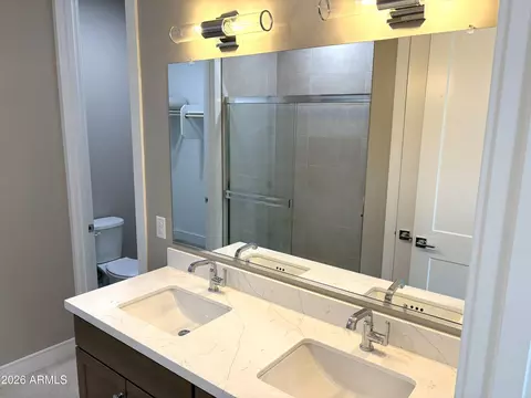 Bath - 1005 E Pasadena Ave, Phoenix, AZ 85014 photo 2 of 3