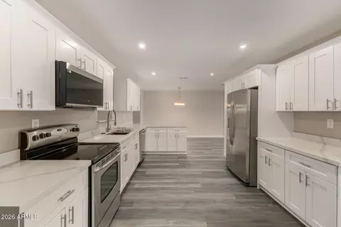 Kitchen - 328 E Monte Way, Phoenix, AZ 85042 photo 2 of 4