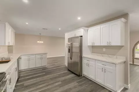 Kitchen - 328 E Monte Way, Phoenix, AZ 85042 photo 3 of 4