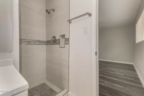 Bath - 328 E Monte Way, Phoenix, AZ 85042 photo 4 of 4