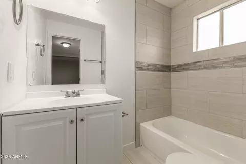 Bath - 328 E Monte Way, Phoenix, AZ 85042 photo 1 of 4