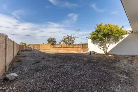 Exterior - 328 E Monte Way, Phoenix, AZ 85042 photo 7 of 9