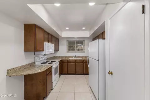 Kitchen - 3835 E Altadena Ave, Phoenix, AZ 85028 photo 1 of 3