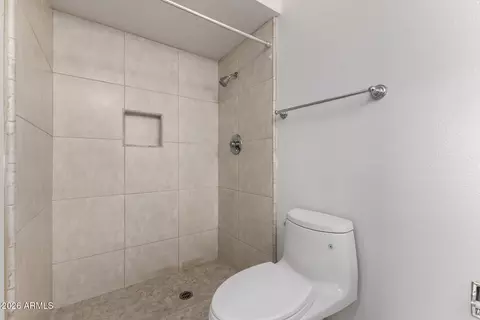 Bath - 3835 E Altadena Ave, Phoenix, AZ 85028 photo 2 of 3
