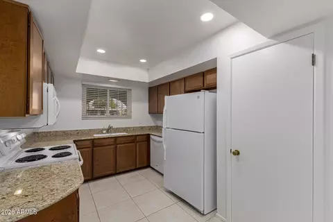 Kitchen - 3835 E Altadena Ave, Phoenix, AZ 85028 photo 2 of 3