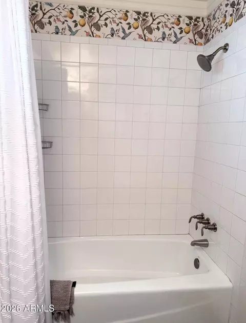 Bath - 3201 E Colter St, Phoenix, AZ 85018 photo 2 of 6