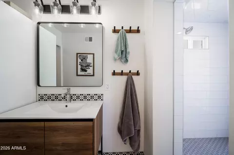Bath - 3201 E Colter St, Phoenix, AZ 85018 photo 6 of 6