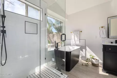Bath - 669 E Cathy Dr, Gilbert, AZ 85296 photo 2 of 3
