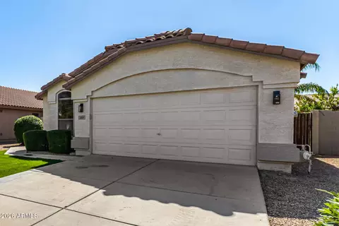 Exterior - 669 E Cathy Dr, Gilbert, AZ 85296 photo 4 of 8