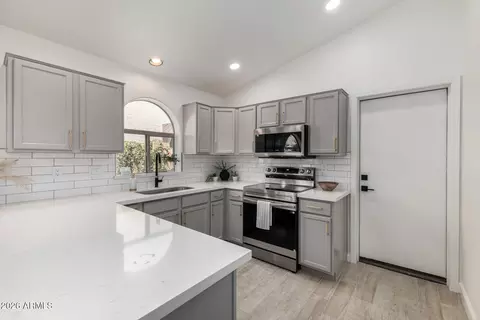 Kitchen - 669 E Cathy Dr, Gilbert, AZ 85296 photo 2 of 4