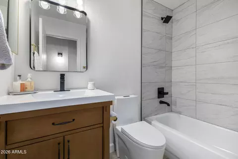 Bath - 669 E Cathy Dr, Gilbert, AZ 85296 photo 3 of 3
