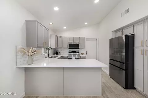 Kitchen - 669 E Cathy Dr, Gilbert, AZ 85296 photo 3 of 4