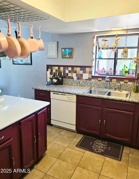 Kitchen - 3401 E Paradise Ln, Phoenix, AZ 85032 photo 3 of 3
