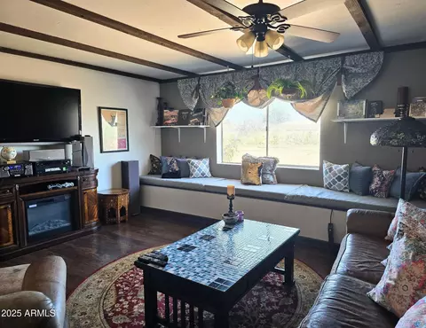 Living - 3401 E Paradise Ln, Phoenix, AZ 85032 photo 2 of 4