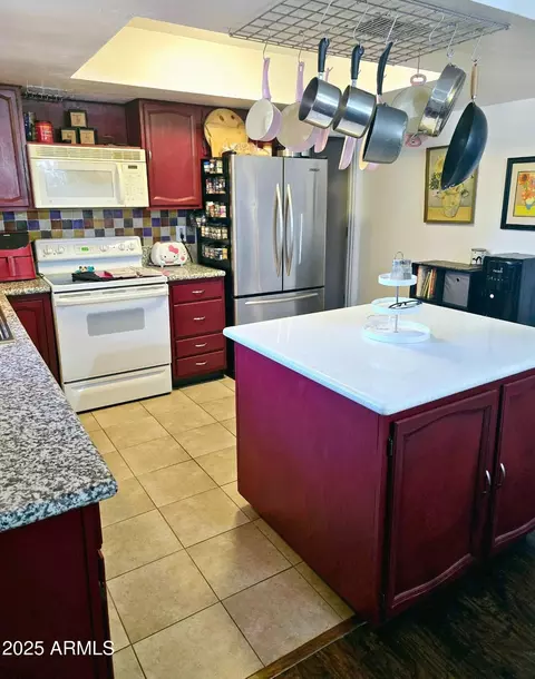 Kitchen - 3401 E Paradise Ln, Phoenix, AZ 85032 photo 2 of 3