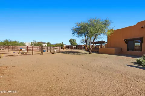 Exterior - 1114 E Carlise Rd, Phoenix, AZ 85086 photo 9 of 11