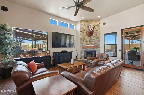 Living - 1114 E Carlise Rd, Phoenix, AZ 85086 photo 2 of 7