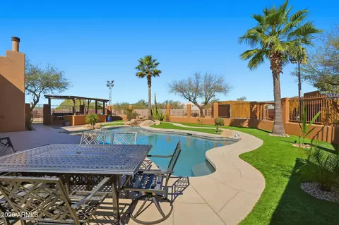 Exterior - 1114 E Carlise Rd, Phoenix, AZ 85086 photo 5 of 11
