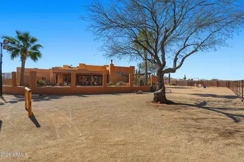 Exterior - 1114 E Carlise Rd, Phoenix, AZ 85086 photo 4 of 11