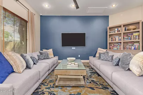 View/Area - 2989 N 44th St #3031, Phoenix, AZ 85018 photo 3 of 6
