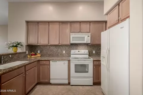 Kitchen - 2989 N 44th St #3031, Phoenix, AZ 85018 photo 2 of 3
