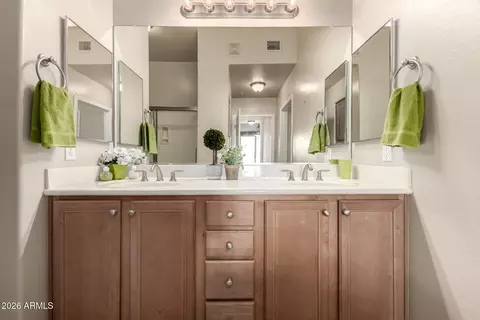 Bath - 2989 N 44th St #3031, Phoenix, AZ 85018 photo 1 of 3