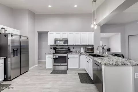 Kitchen - 3407 Escuda Rd, Phoenix, AZ 85050 photo 3 of 3