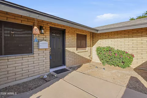 3830 E Shangri La Rd, Phoenix, AZ 85028 photo 3