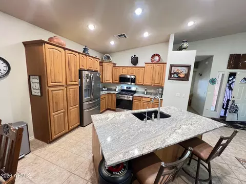 Kitchen - 5802 E Montara Pl, Mesa, AZ 85215 photo 2 of 4