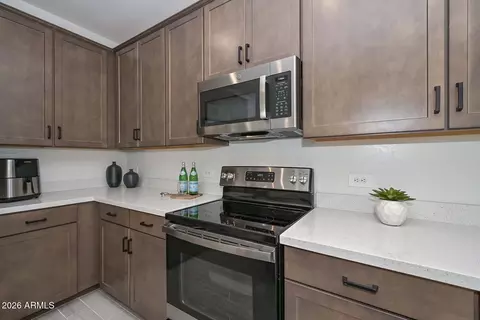 Kitchen - 2665 S Catherine Dr #101, Gilbert, AZ 85295 photo 2 of 3