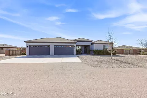 Exterior - 11 E Cavalry Dr, Phoenix, AZ 85086 photo 2 of 7