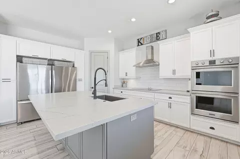 Kitchen - 11 E Cavalry Dr, Phoenix, AZ 85086 photo 2 of 3