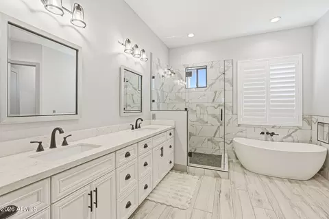 Bath - 11 E Cavalry Dr, Phoenix, AZ 85086 photo 1 of 5