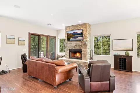 Living - 415 E Rim Estates Trl, Payson, AZ 85541 photo 3 of 5