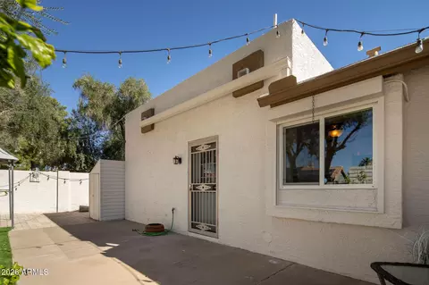 Exterior - 902 E Wagoner Rd, Phoenix, AZ 85022 photo 2 of 5