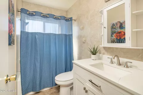 Bath - 902 E Wagoner Rd, Phoenix, AZ 85022 photo 2 of 2