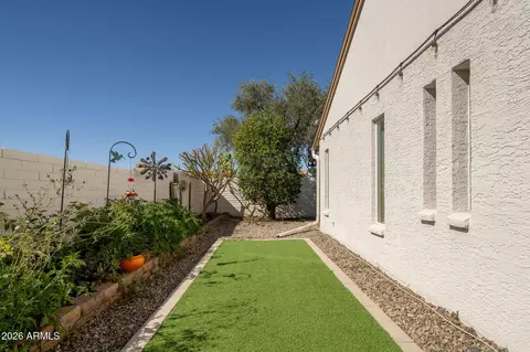 Exterior - 902 E Wagoner Rd, Phoenix, AZ 85022 photo 5 of 5